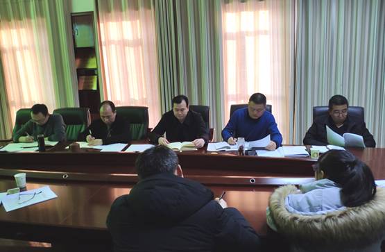 隴南市龍江城鄉(xiāng)發(fā)展集團(tuán)公司召開黨委中心組理論學(xué)習(xí)(擴(kuò)大)會議