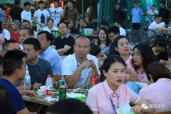 好嗨喲！隴南第一屆青島啤酒節(jié)開幕啦，為期8天