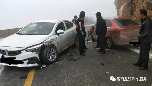 金錘鈑金，銀槍噴漆！龍江汽修值得信賴！