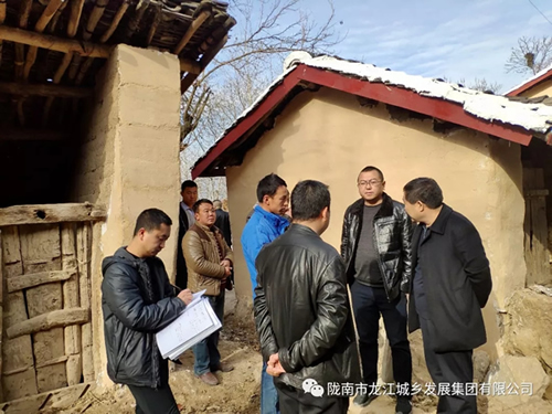 市龍江集團在文縣橋頭鎮(zhèn)安子坡村開展“解難題、辦實事、送溫暖”活動