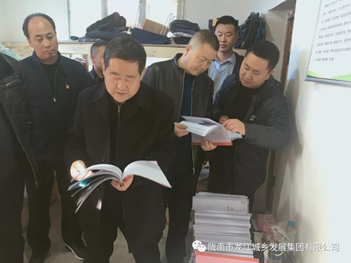 市龍江集團在文縣橋頭鎮(zhèn)安子坡村開展“解難題、辦實事、送溫暖”活動